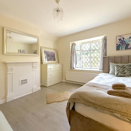 Rural Lodge Stay In Windsor! Hot Tub! Sleeps 20 Брей Екстериор снимка