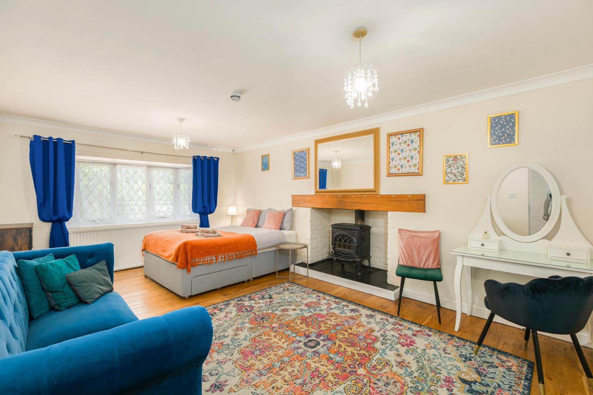 Rural Lodge Stay In Windsor! Hot Tub! Sleeps 20 Брей Екстериор снимка
