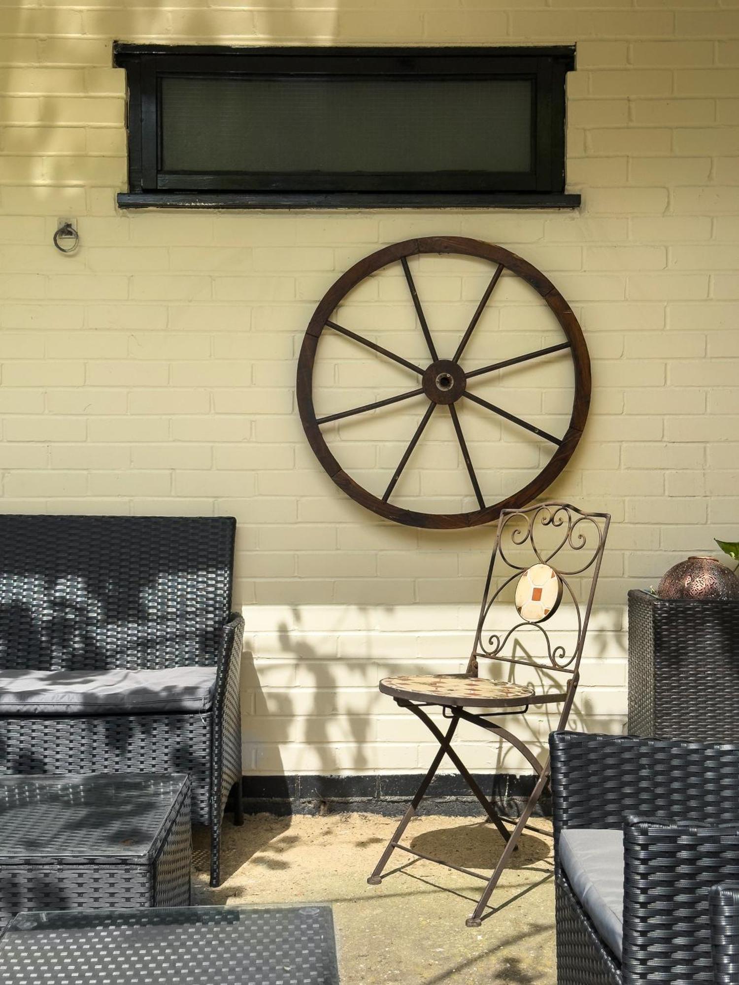 Rural Lodge Stay In Windsor! Hot Tub! Sleeps 20 Брей Екстериор снимка