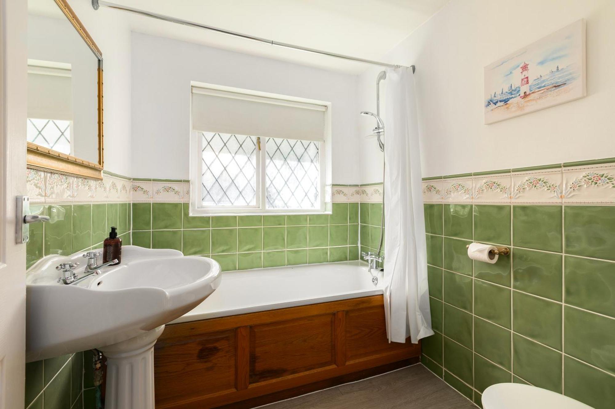 Rural Lodge Stay In Windsor! Hot Tub! Sleeps 20 Брей Екстериор снимка