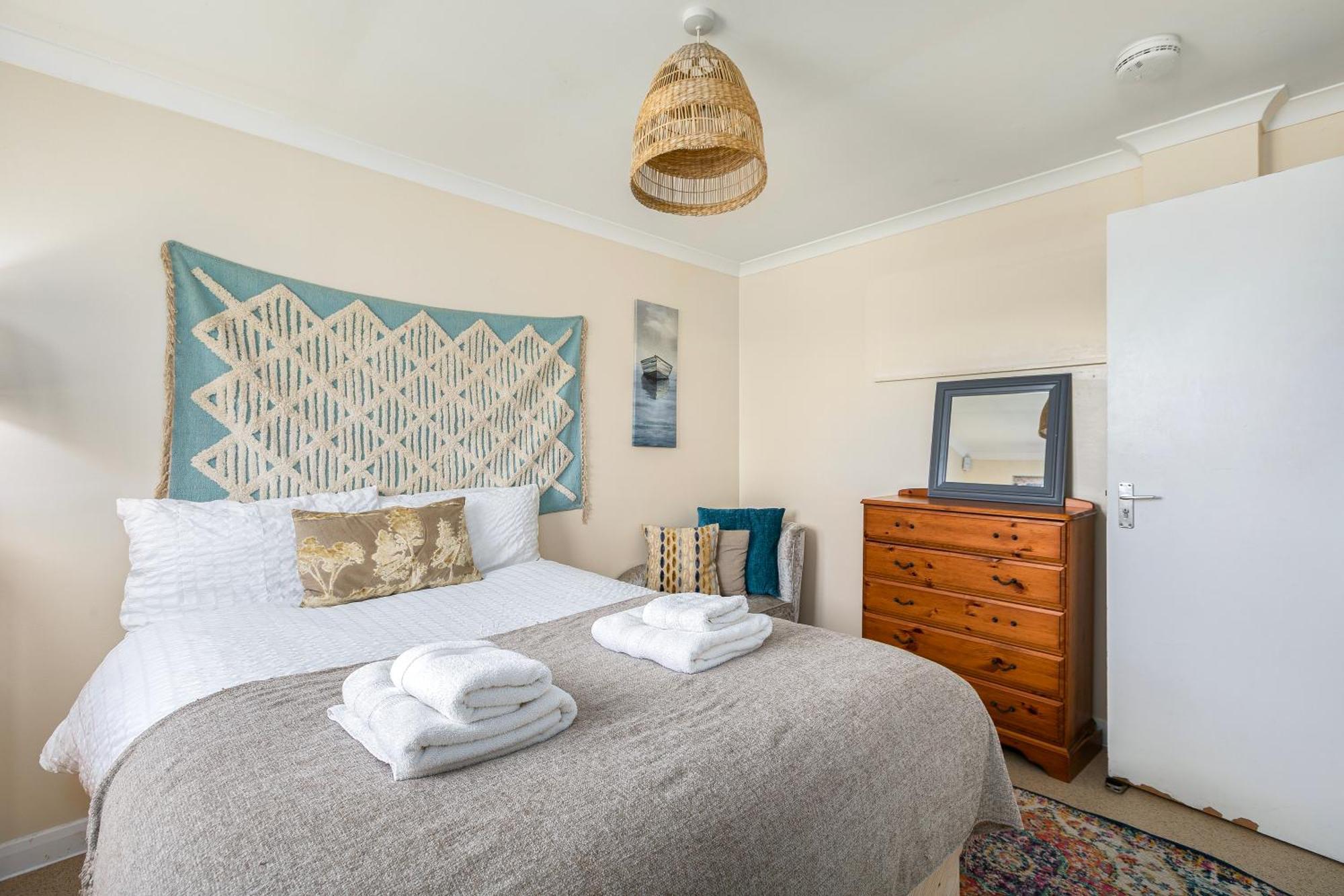 Rural Lodge Stay In Windsor! Hot Tub! Sleeps 20 Брей Екстериор снимка