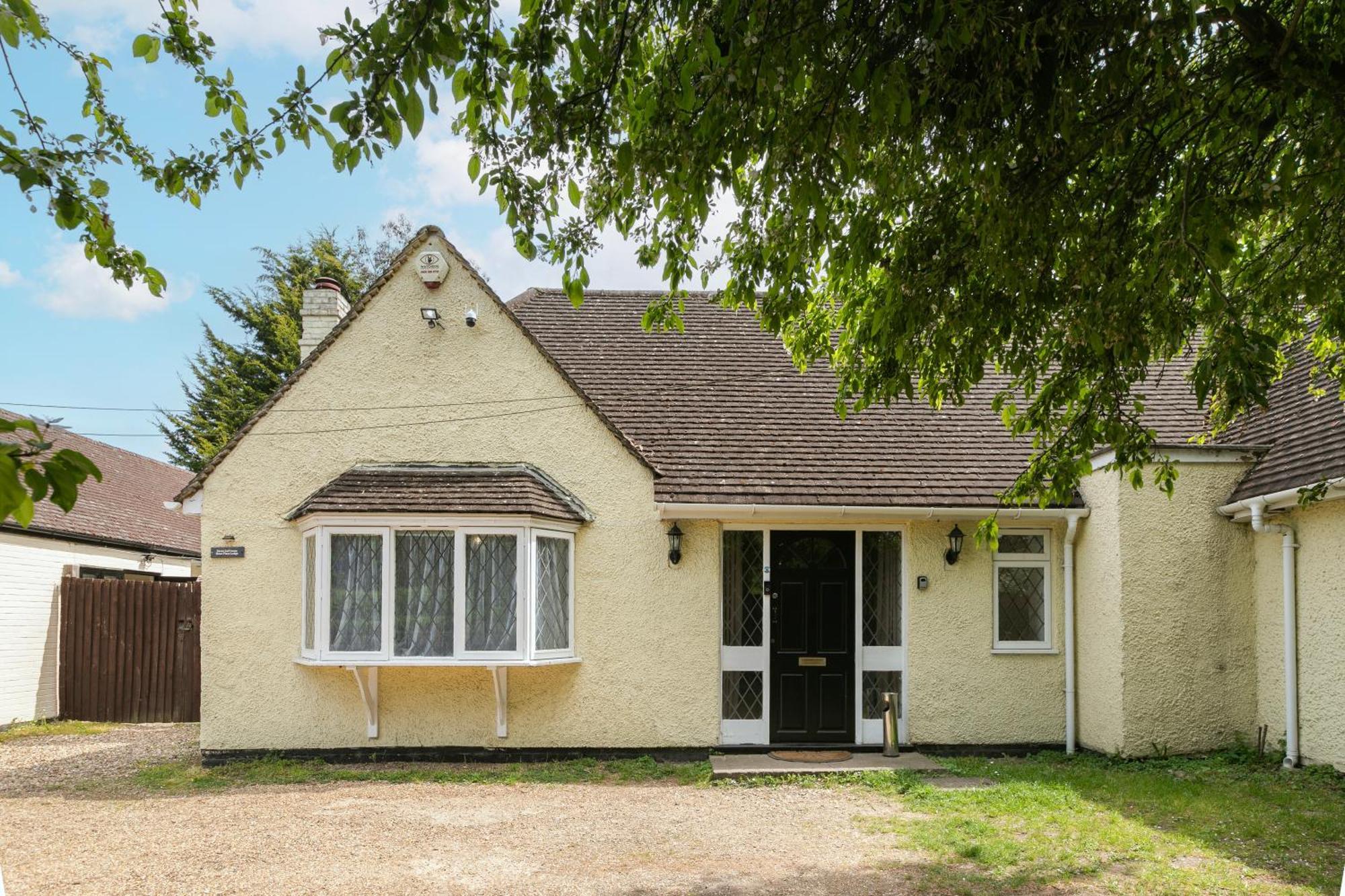 Rural Lodge Stay In Windsor! Hot Tub! Sleeps 20 Брей Екстериор снимка