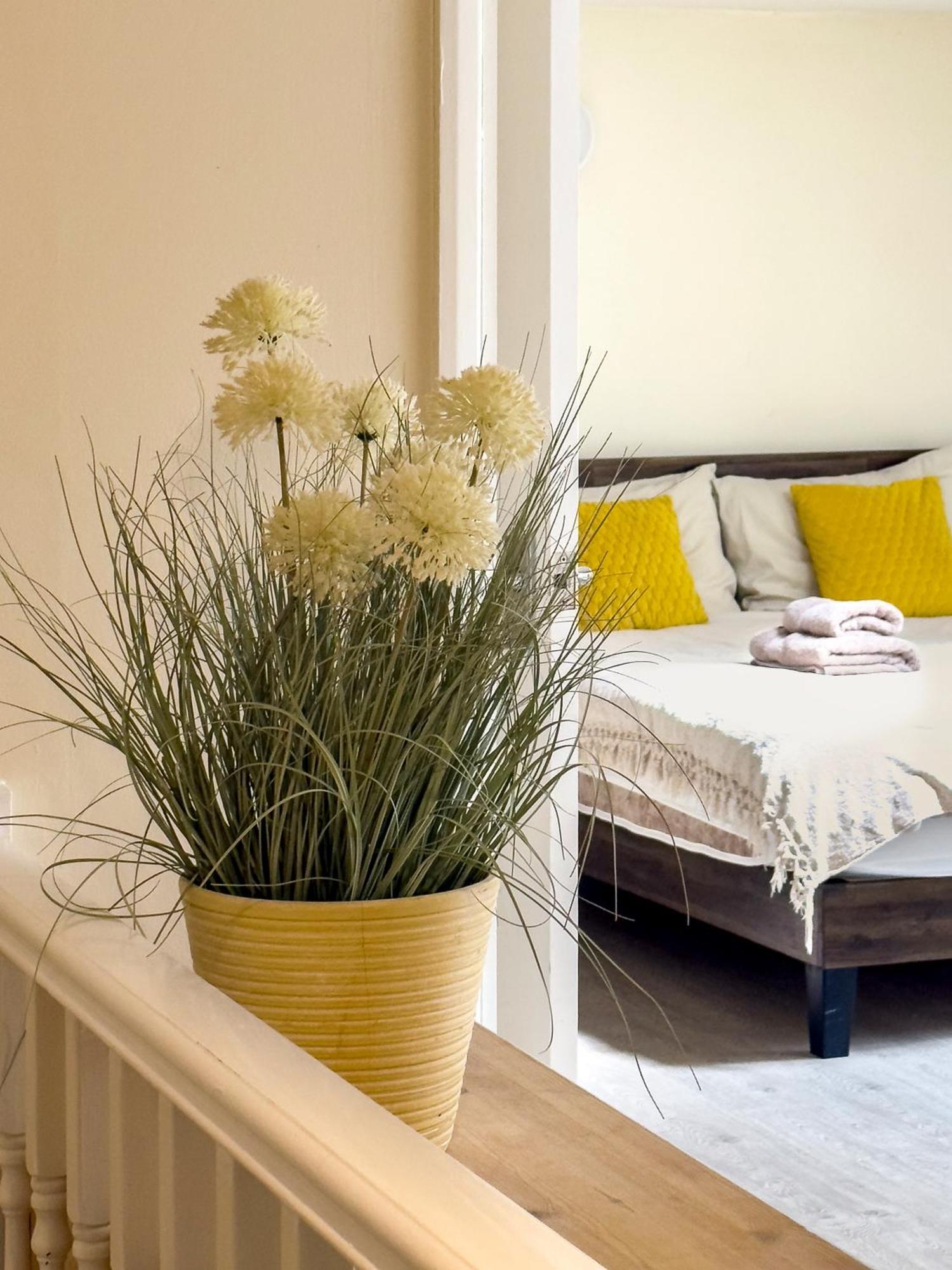 Rural Lodge Stay In Windsor! Hot Tub! Sleeps 20 Брей Екстериор снимка